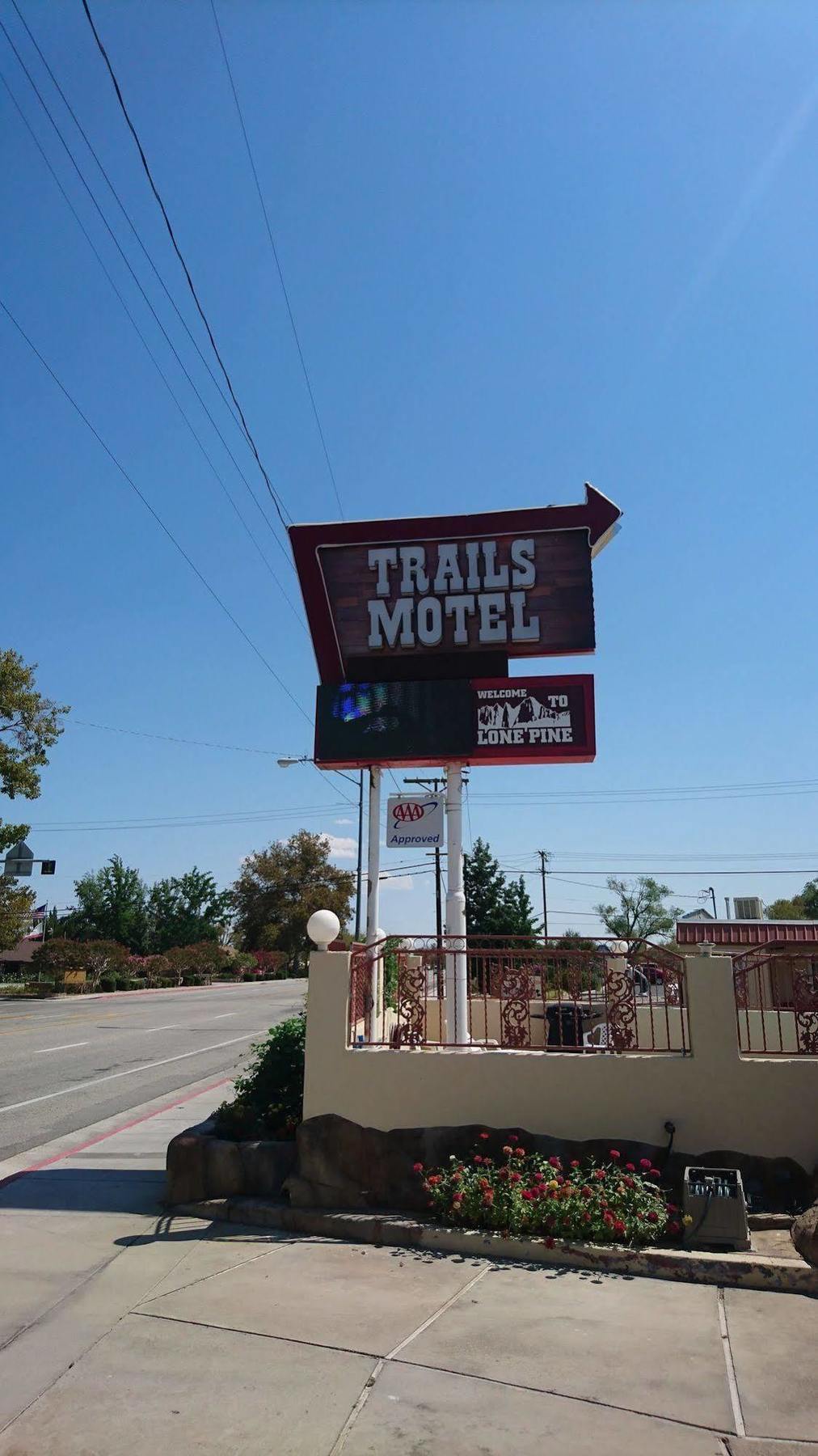 Trails Motel Lone Pine Luaran gambar